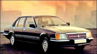 Qu'évoque pour vous le nom d'Opel Commodore ? Pardon ? Le lien avec le modèle en illustration ? L'Opel Commodore et le modèle en illustration sont le même modèle, mis à part que leurs appellations diffèrent. Comment s'appelle celui en illustration ?