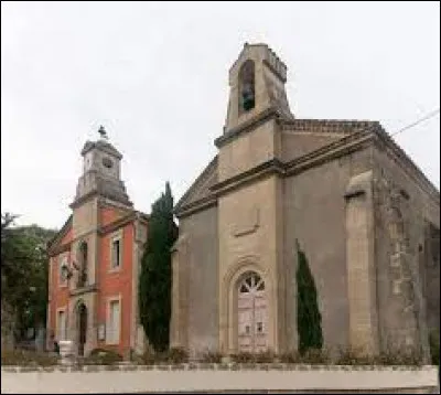 Nous sommes en Occitanie devant la mairie et le temple protestant de Cannes-et-Clairan. Village de l'aire d'attraction Nîmoise, il se situe dans le département ...