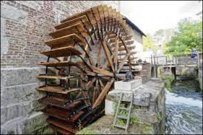 Comment se nomme cet appareil utilisé dans les moulins à eau et les bateaux à vapeur ?
