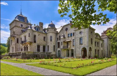 Quel est ce château de style féodal fantaisie datant du XIVe siècle, situé sur le bord de la rivière l'Ourthe près de la commune de Hamoir en Belgique ?