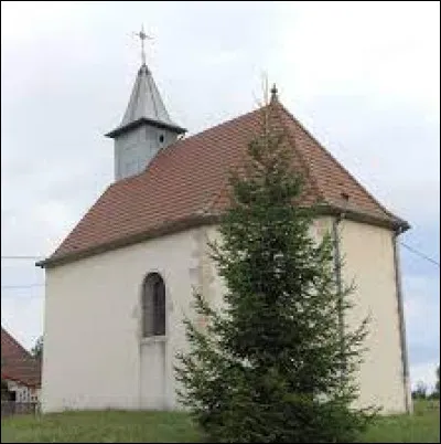 Nous sommes en Bourgogne-Franche-Comté, près de la chapelle Saint-Roch, à Sergenaux. Petit village de 64 habitants, dans l'arrondissement de Lons-le-Saunier, il se situe dans le département ...