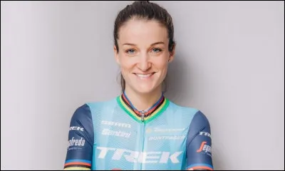 En 2021, quelle coureuse cycliste est devenue la première femme à remporter Paris-Roubaix ?