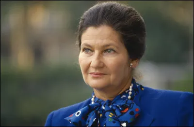 En 1975, que dépénalisait pour les femmes en France la loi portée par Simone Veil ?