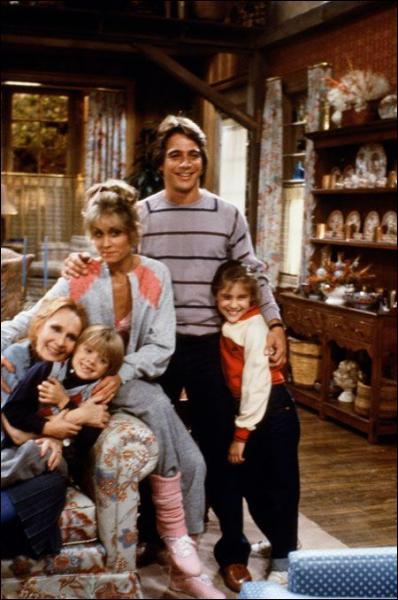 Tony Micelli accepte un poste d'homme  tout faire pour Angela Bower, une femme d'affaires divorce qui vit avec son fils, quelle est cette srie ?