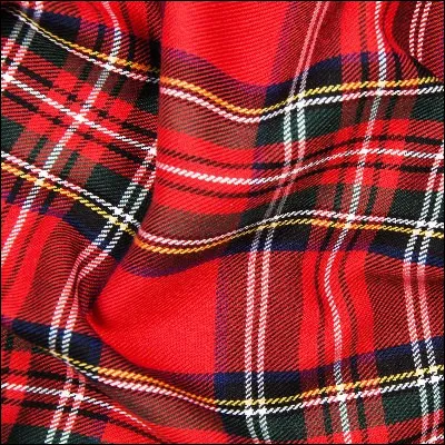 Comment appelle-t-on une &eacute;toffe de laine &agrave; carreaux typique des peuples celtes ?