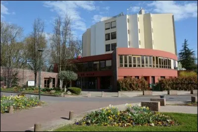 Le zakât est le troisième pilier de l'Islam. C'est...