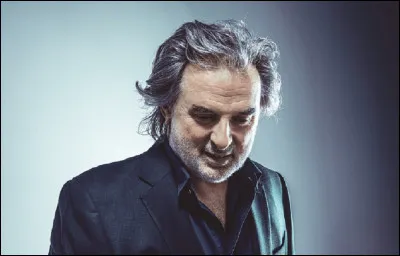 Qui est cet écrivain, auteur du roman ''Les Rivières pourpres'' ?