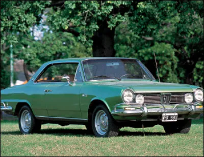 Faisons une halte en Argentine et découvrons cette berline au beau maquillage qui a changé de style pour adopter une carrosserie plus européenne. Pouvez-vous me dire son nom ?