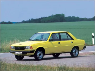 En 2022, il est impossible de voir cette carrosserie sur le dernier modèle de la lignée, du moins pour le marché français. Je vois qu'il y a 50 ans, les berlines étaient populaires. Quel est le nom de cette automobile ?
