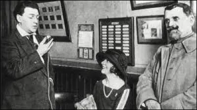 Le 24 décembre 1921, c'est l'apparition de la première station de radio en France. Comment se nomme-t-elle ?