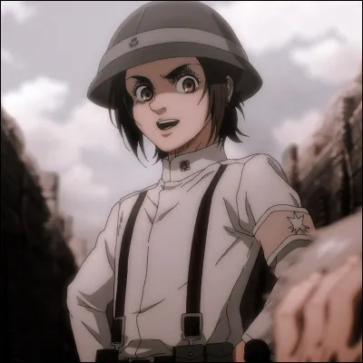 Comment est-elle surnomm&eacute;e par Eren Yeager ?