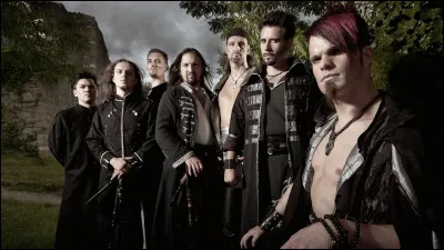 Complétez : 
"In dem Moment lag so viel..."