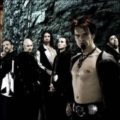 Complétez : 
"Niemand schaut..."