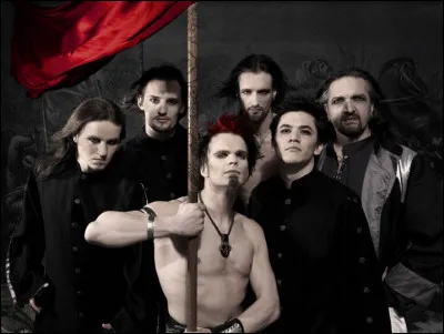 Complétez : 
"Ausgelassen, wild und..."