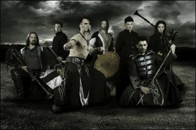 Complétez : 
"Das durch Börsen und durch Banken..."