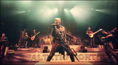 Complétez : 
"Er ist..."