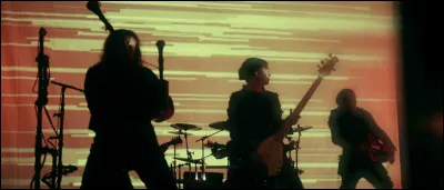 Complétez : 
"Niemals unsere Fresse..."