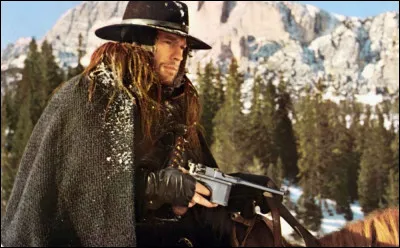 Quel cinéaste a réalisé le western spaghetti "Le grand silence" (1968) avec Jean-Louis Trintignant et Klaus Kinski, se déroulant en hiver ?