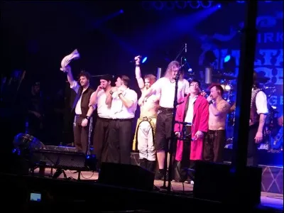 Complétez : 
"Die Würfel sind..."