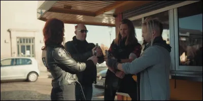 Complétez : 
"Doch darf ich fragen, wer da spricht, gehüllt in edlen... ?"