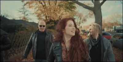 Complétez : 
"Dеr Kaufmann küsste ihr die Hand : Man nennt mich...""