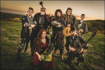 Complétez : 
"Und sie träumten von der..."