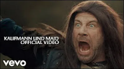 Complétez : 
"Das engelsgleiche Madl hauchte ihm ganz sanft ins..."