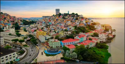 Quelle est la ville la plus peupl&eacute;e d'&Eacute;quateur avec 2 292 000 habitants ?