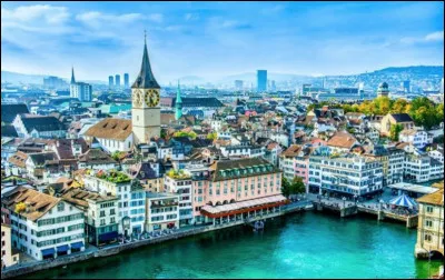 Quelle est la ville la plus peupl&eacute;e de Suisse avec 422 000 habitants ?