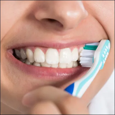 À quelle fréquence te brosses-tu les dents ? Allez, assume.