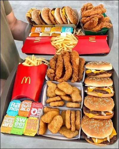 Tu as fini ton menu McDonald's et tu es rassasié. Cependant, tu es assez tenté de prendre un dessert, de marquer le coup. Tu vas choisir...