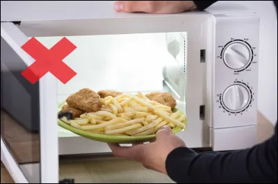 Pour lequel de ces aliments n'est-il pas conseillé de le placer au four à micro-ondes, au risque de le faire exploser à l'intérieur ?
