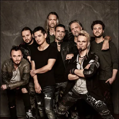 Complétez : 
"Komm, wir fangen nochmal... !"