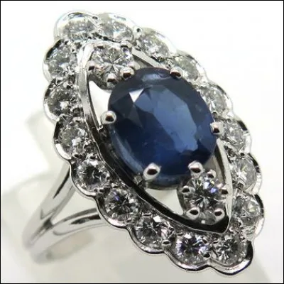 Enfant, elle avait été demandé en mariage par :