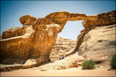 Il s'agit d'un désert sauvage protégé, situé au sud de la Jordanie. Quel est son nom ?