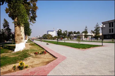 Dans quel pays se situe la ville de Fergana, qui faisait partie de la route de la Soie qui contribuait à faire prospérer le commerce entre l'Europe et l'Asie Centrale ?