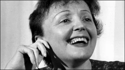 À quelle chanson correspondent ces paroles : "Petit bonhomme où t'en vas-tu / Courant ainsi sur tes pieds nus / Je cours après le paradis / Car c'est Noël à ce qu'on dit" ?