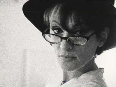 À quelle chanson correspondent ces paroles : "C'était vingt-deux heures à peine, ce vendredi-là / C'était veille de Noël et, pour fêter ça / Elle s'en allait chez Jean-Pierre, près du pont de l'Alma / Il aurait eu tant de peine qu´elle ne vienne pas / Fêter Noël, fêter Noël" ?