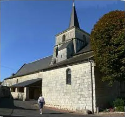 Nous sommes maintenant dans la Vienne au pied de l'église Saint-Saturnin, à Chouppes. Nous nous trouvons en région ...