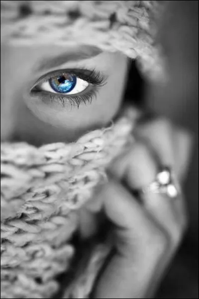 "Rien qu'une larme dans tes yeux" sont des paroles qui nous rappellent, bien sûr Mike Brant. Quel âge avait-il quand il nous a quittés en 1975 ?