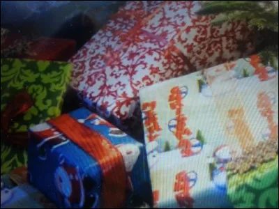 La soirée se termine en ouvrant les cadeaux et des remerciements jaillissent de partout.