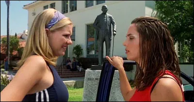 Que montre Missy à Torrance en allant voir une performance d'une autre équipe de cheerleaders ?