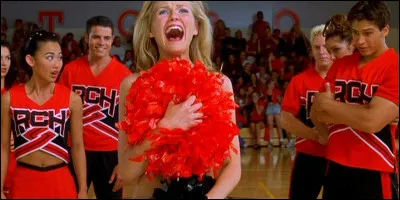 Qu'a-t-on dit à Torrance sur ce qui lui arrivera si elle laisse tomber le bâton d'honneur par terre ?