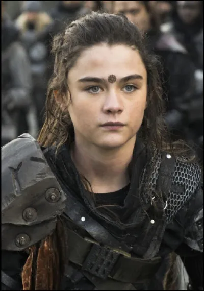 Et le rôle de sa fille adoptive ?