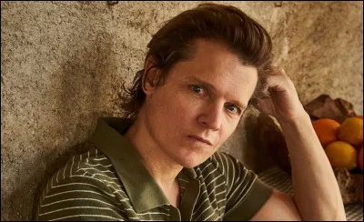 Dans quelle chanson Cali se fait-il accompagner de plein de chanteurs différents dont Bénabar ?