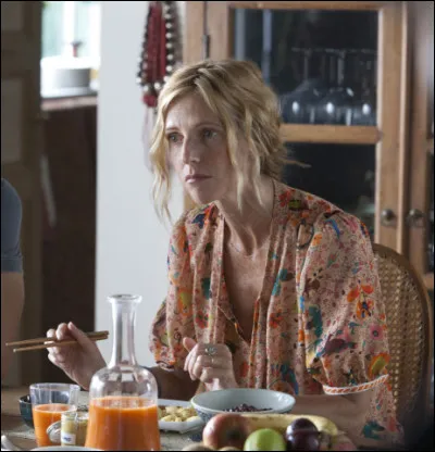 Dans quel film Sandrine Kiberlain est-elle une femme qui ne finit jamais ses phrases quand elle parle ?