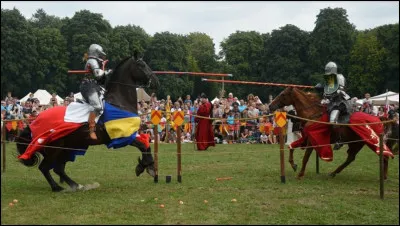 Quel était le nom du lieu fermé de barrières où se tenaient des tournois ?