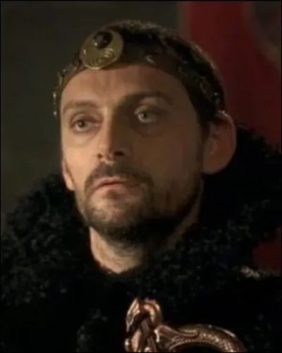 Comment se nomme l'autre enchanteur de Kaamelott, avec qui Merlin partage son atelier ?