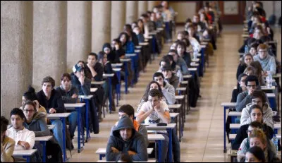 Une nouvelle voie s'offre à toi pour tes études supérieures : on te propose d'essayer la première année de médecine...