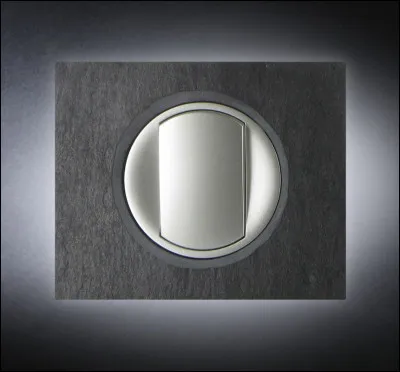 Tu es dans ton canapé et tu souhaites allumer la lumière à l'autre bout du salon...